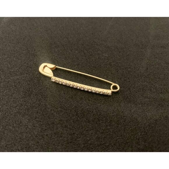 Golden Colour Diamond Designer‎ Safety Pin (3960) - Picture 7 of 7